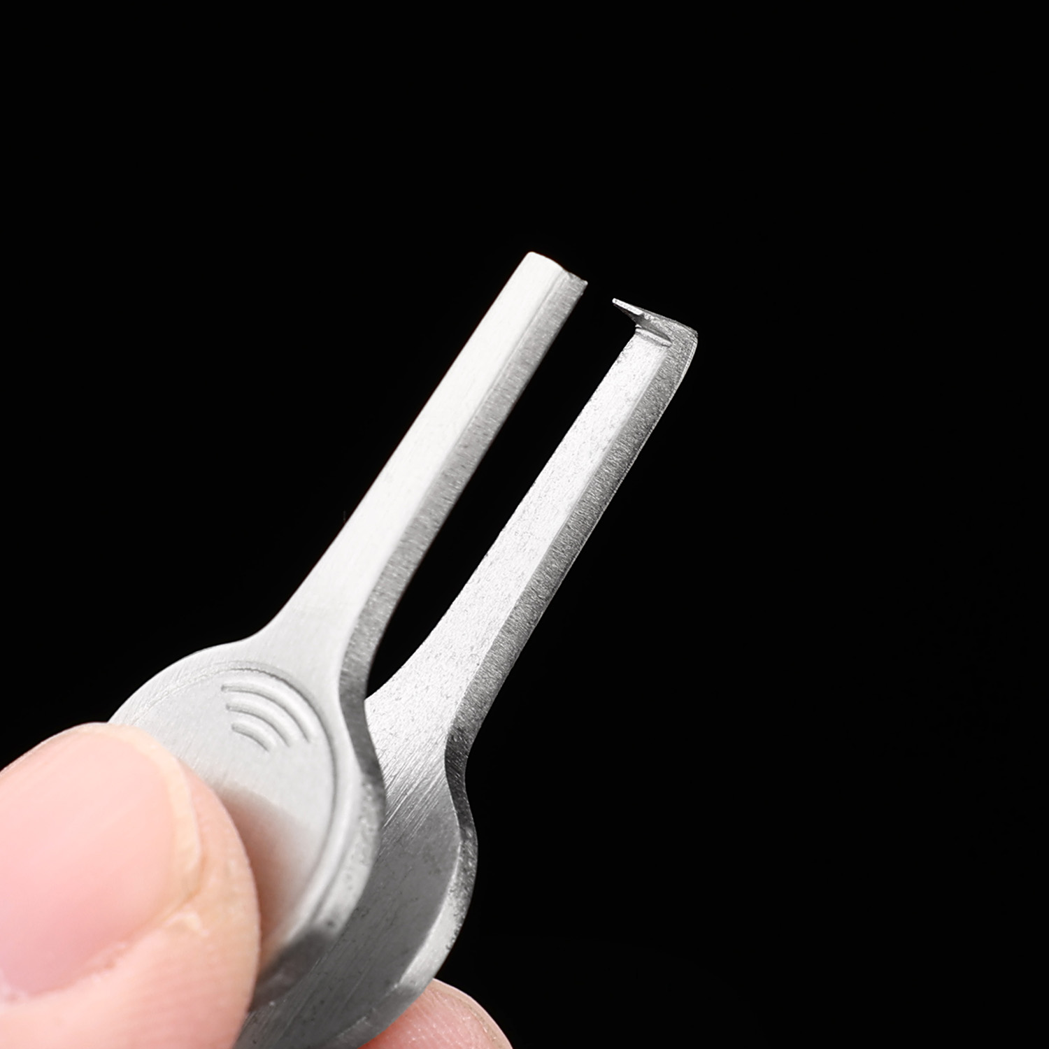 クイックオープン式ダブルループクリップルアーフライフィッシン - Fishing Line Cutter のレビューと価格